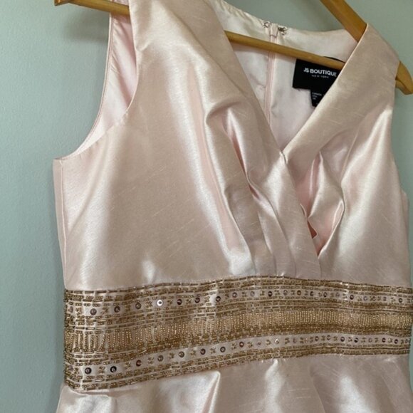 JS Boutique pink dress with sequence detailing - Picture 3 of 12